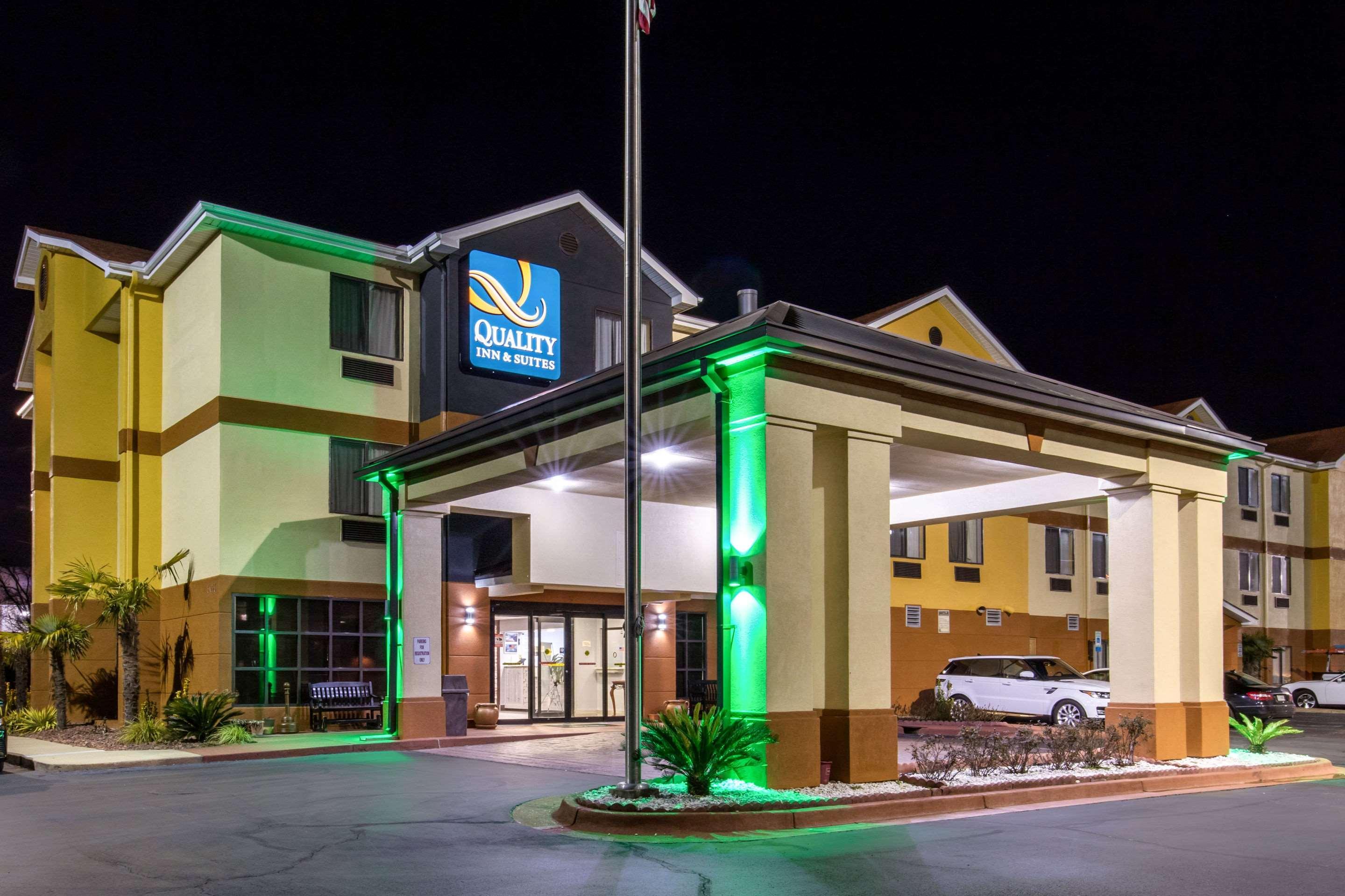Quality Inn & Suites Montgomery East Carmichael Rd Exterior photo