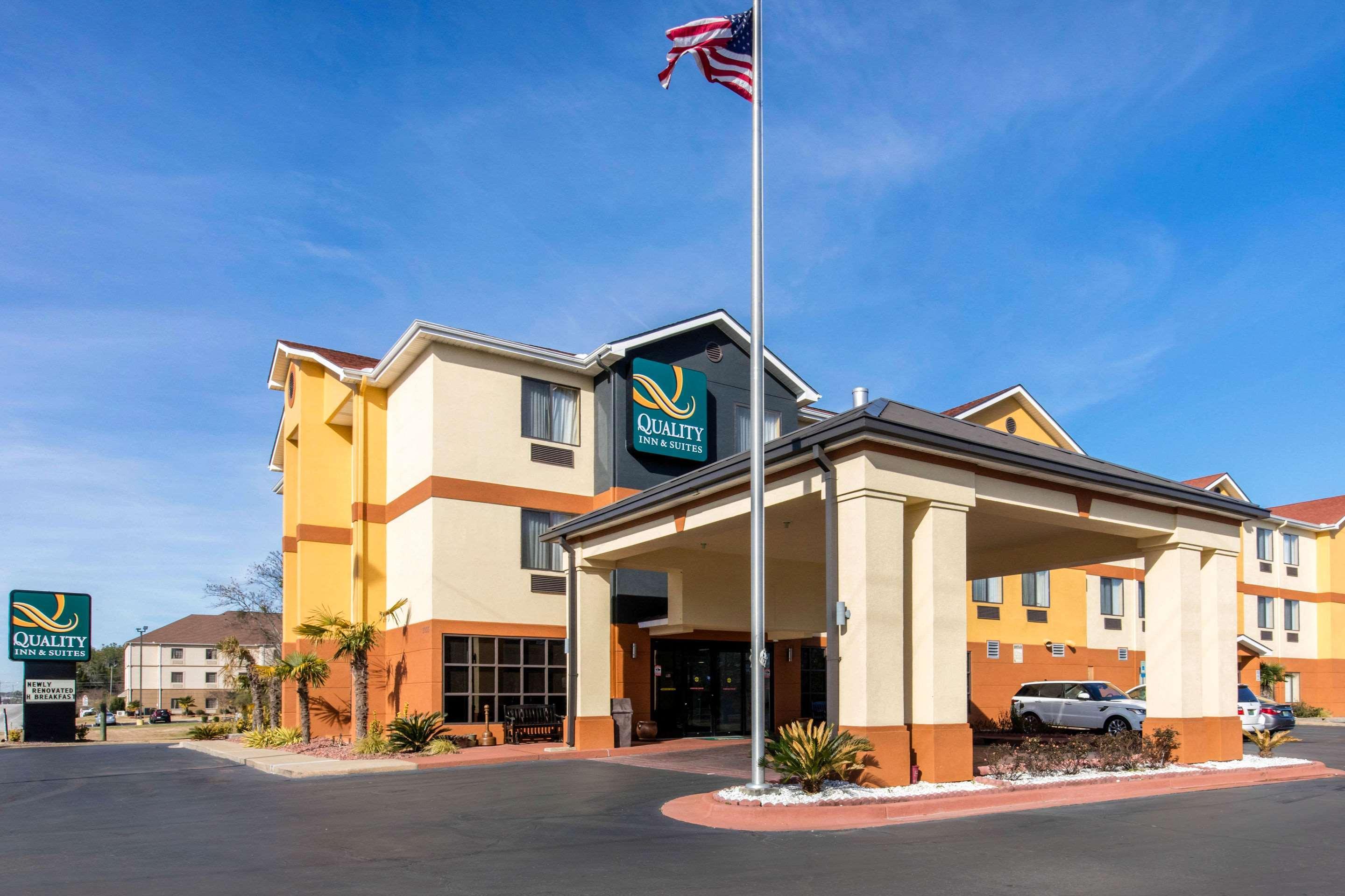 Quality Inn & Suites Montgomery East Carmichael Rd Exterior photo